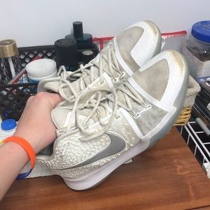 kyrie 3 “all white” BEATER